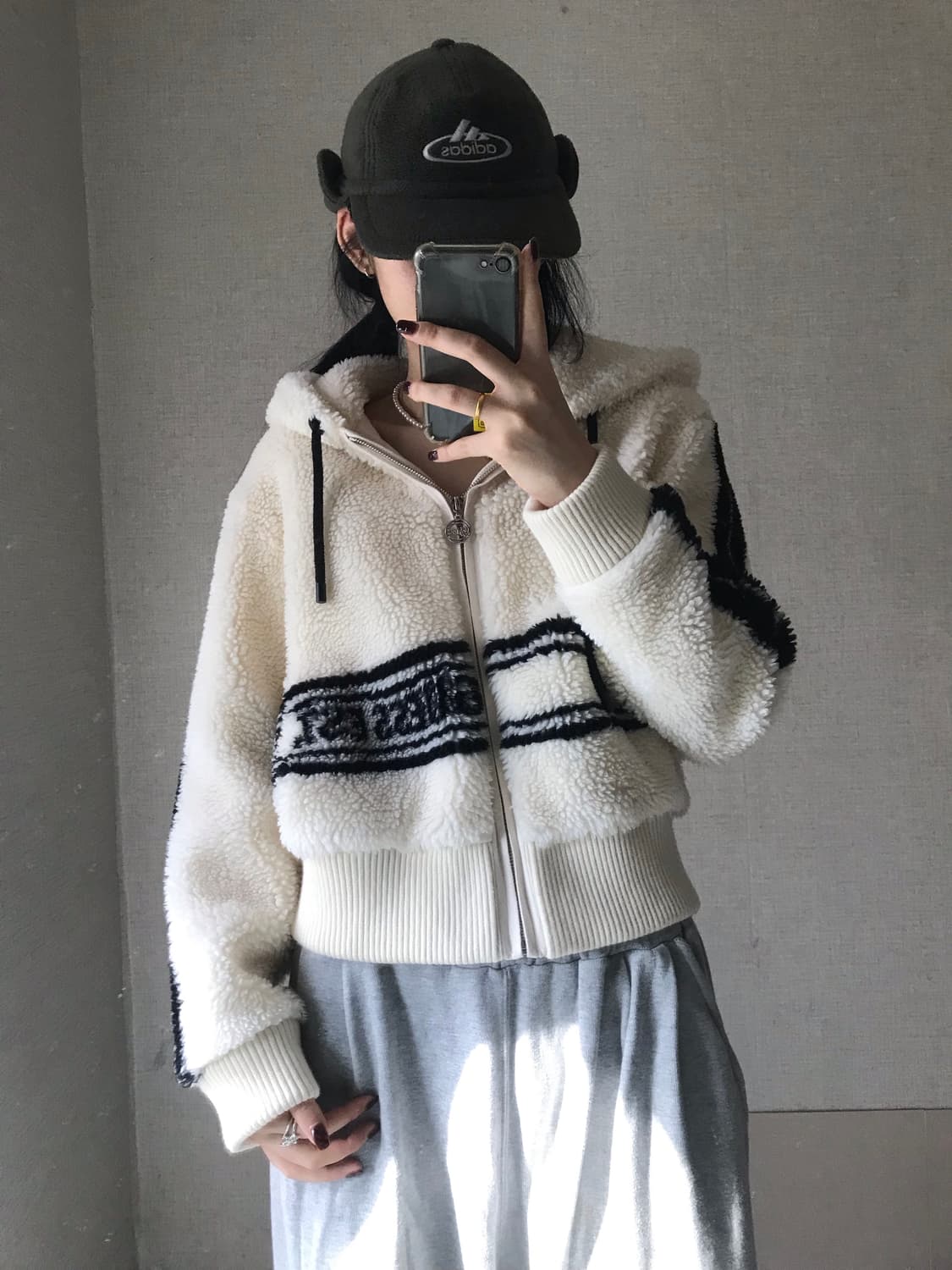 게스 아이보리 후리스 집업 상품이미지2