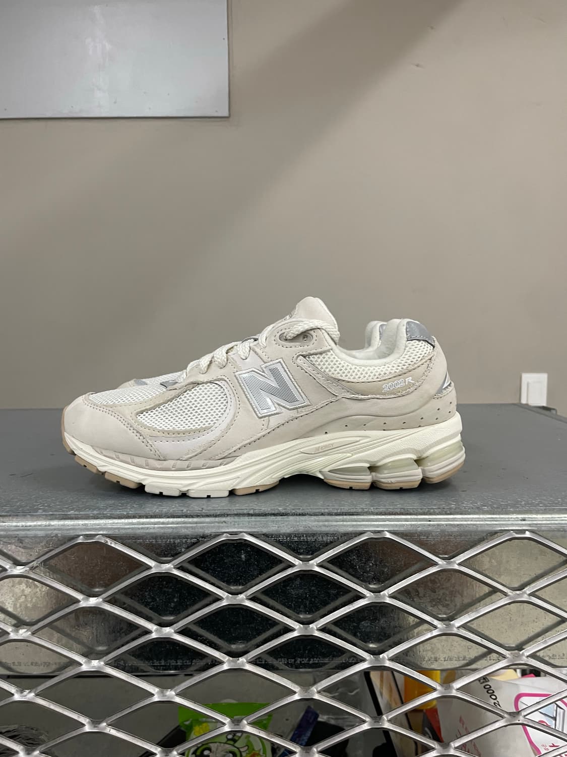뉴발란스 2002R 245 상품이미지1