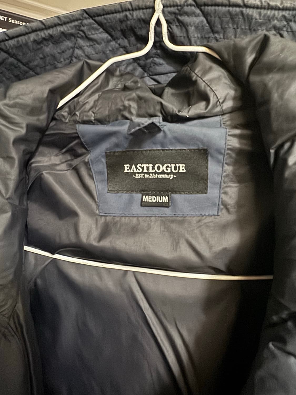 23fw 이스트로그 패딩 팝니다. (중고) 상품이미지2
