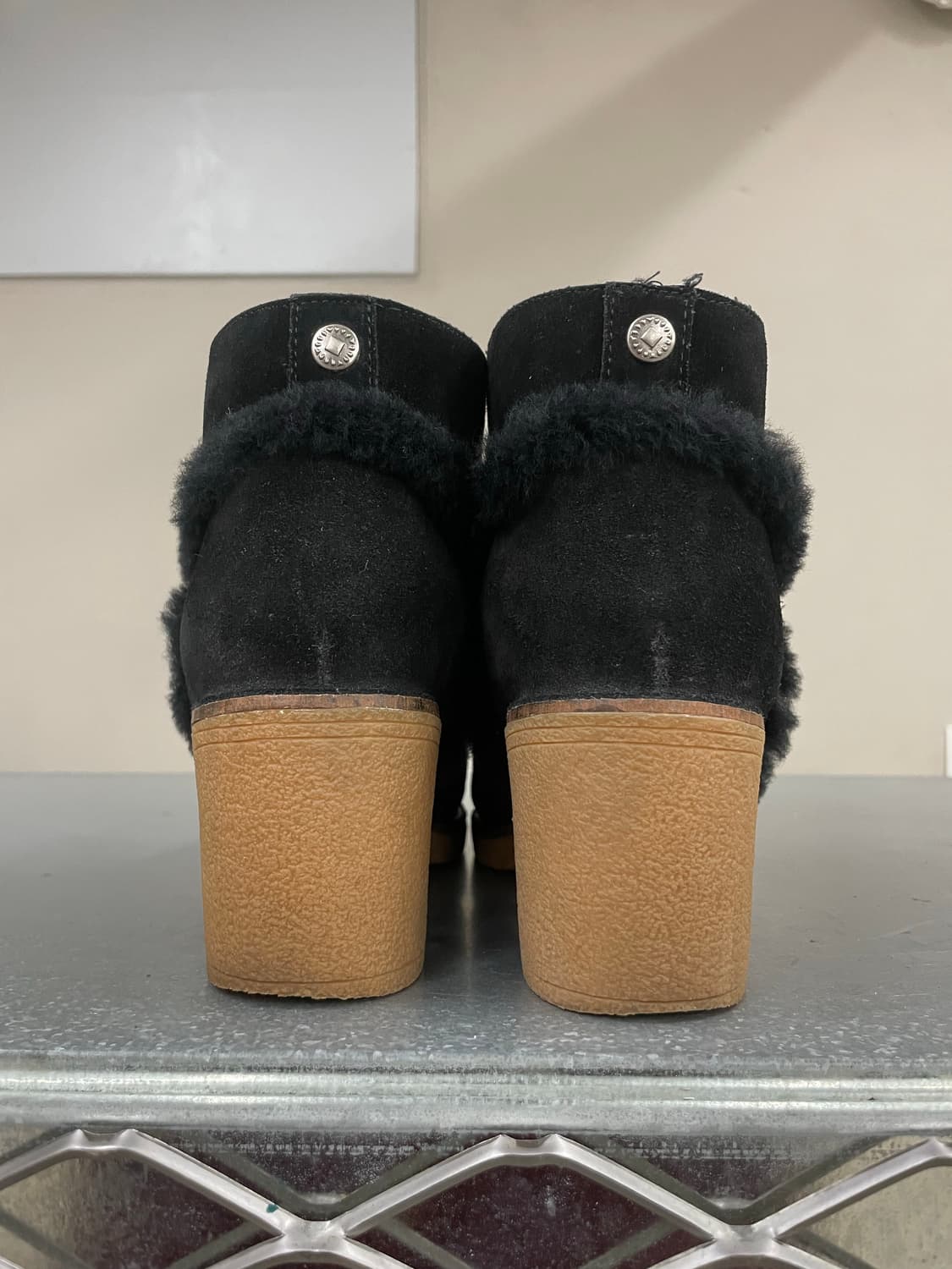 어그 카센 블랙 스웨이드 앵클 부츠 240 상품이미지3