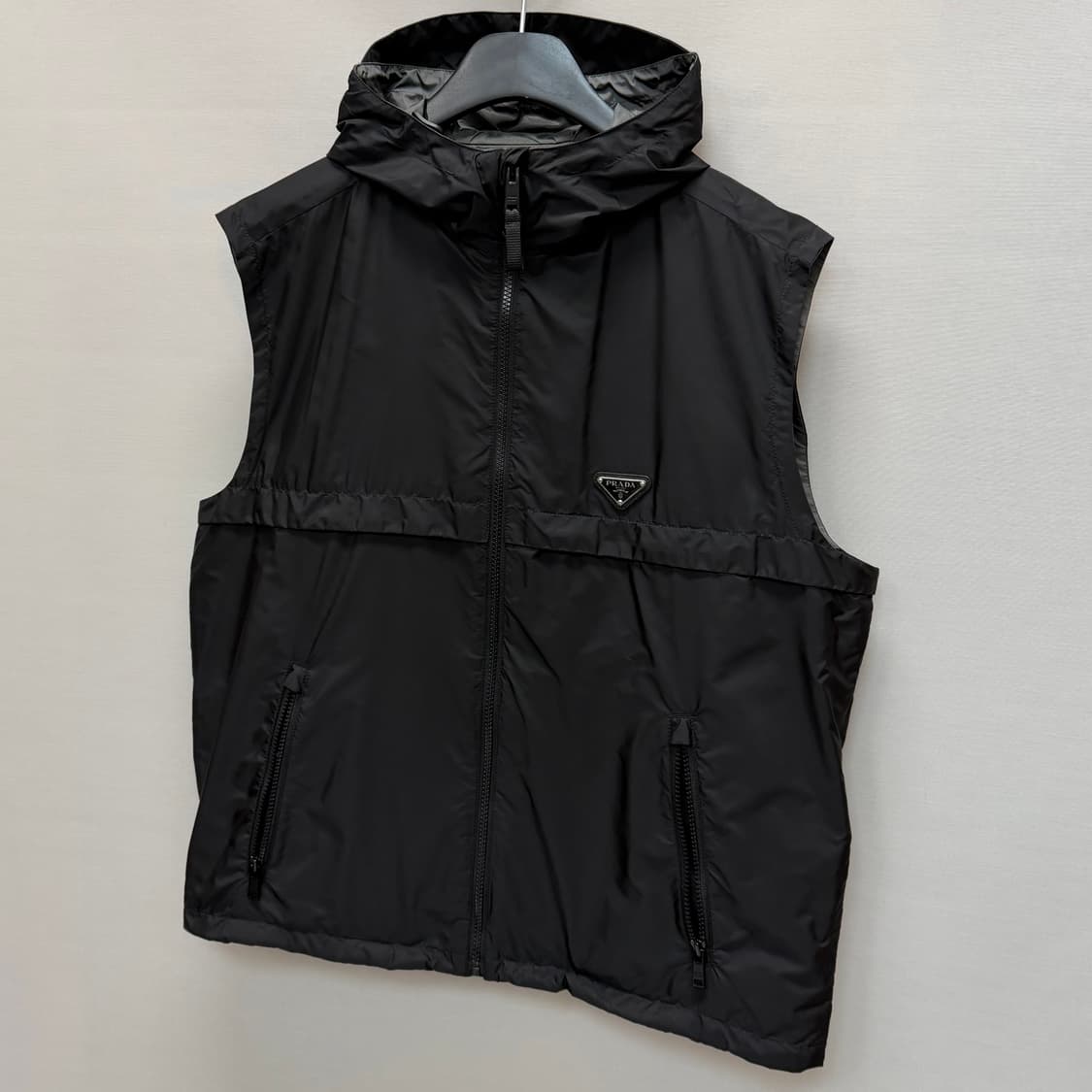 프라다 트라이앵글 로고 리나일론 조끼 (105)  상품이미지3