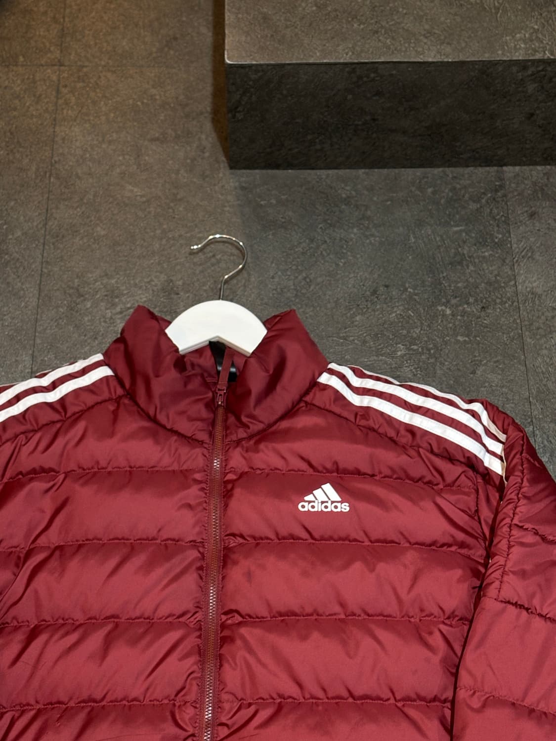 아디다스 경량패딩 2XL 110사이즈 버건디 상품이미지4