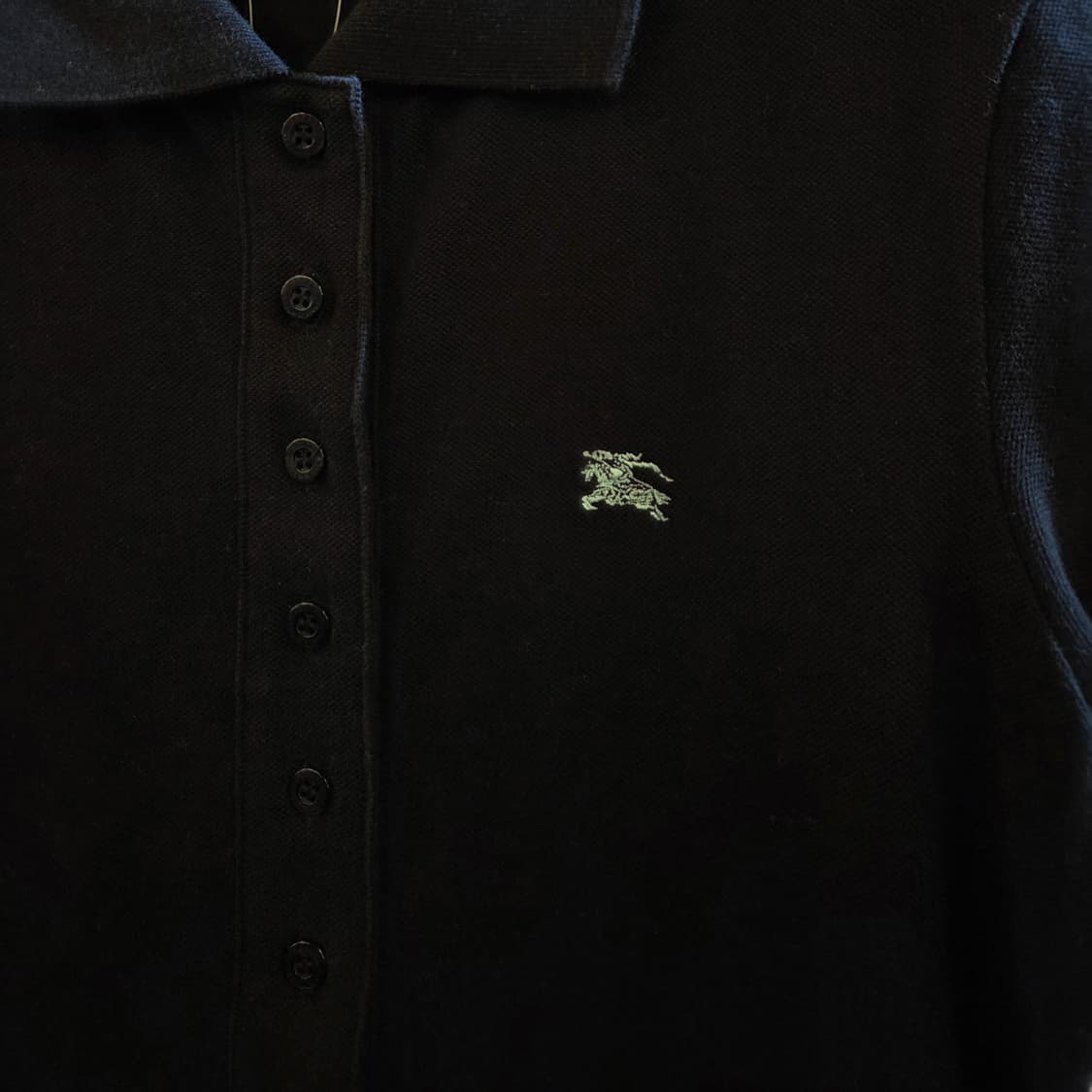 Burberry 버버리 블랙 민트로고 카라티 상품이미지2