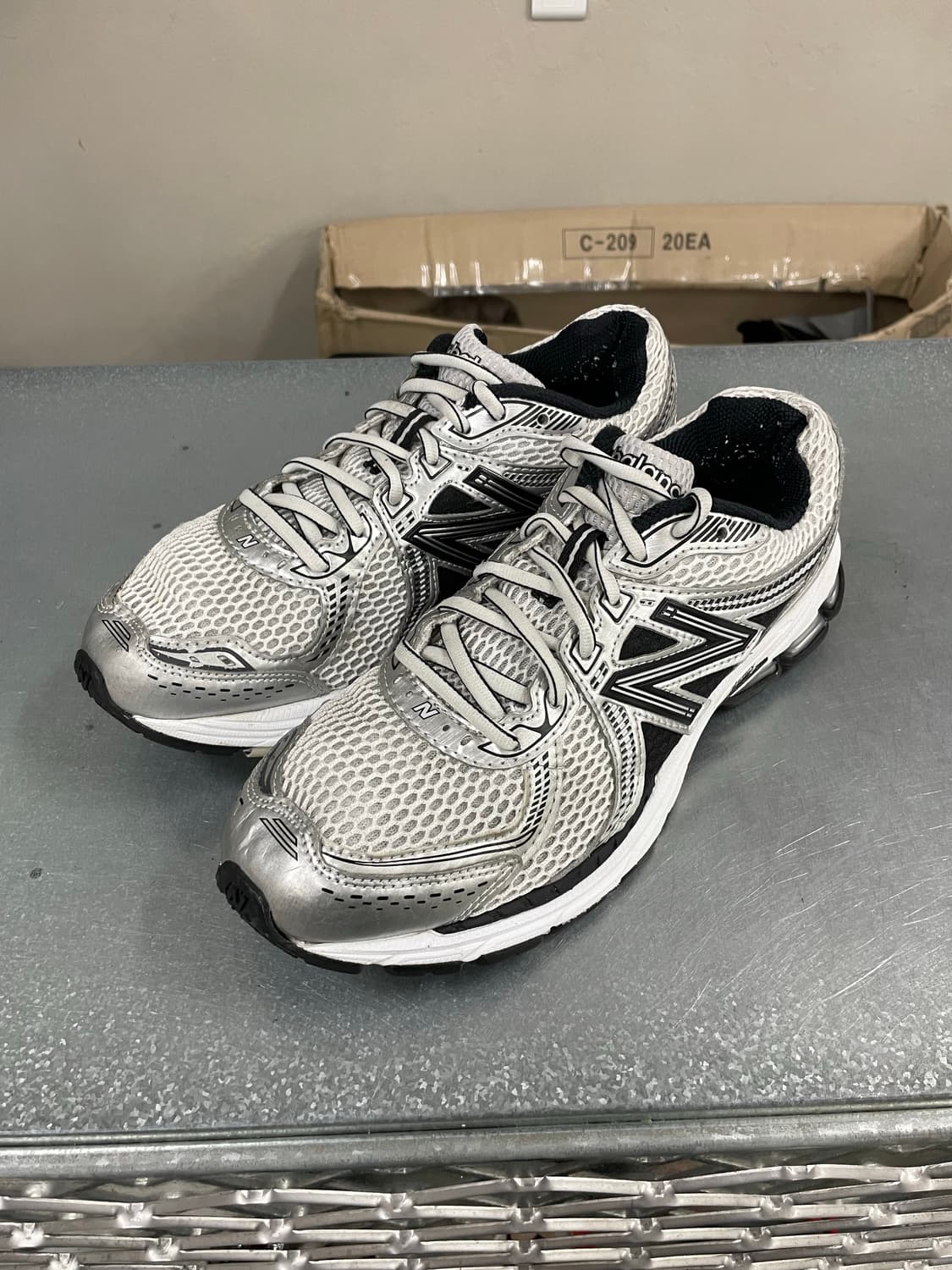 뉴발란스 860v2 화이트 블랙 260 상품이미지2