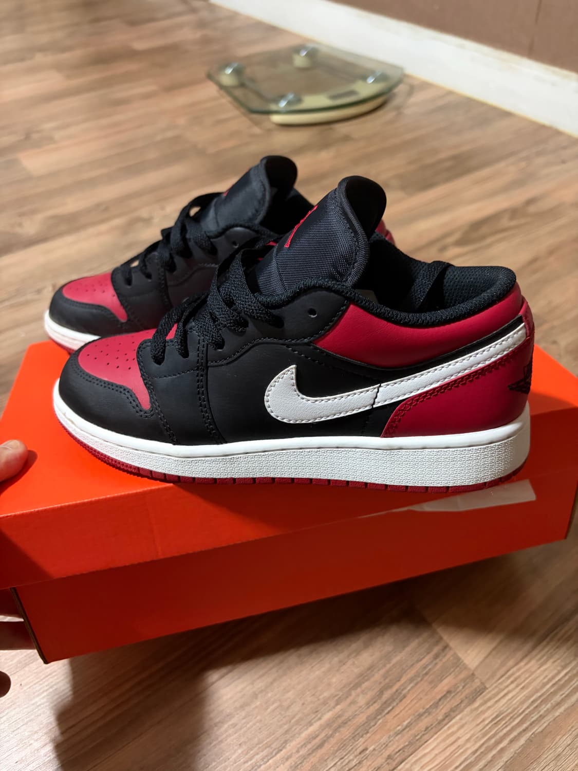 실착용적음] 나이키 에어 조던 1 로우 GS 얼터네이트 브레드 토 230 상품이미지2