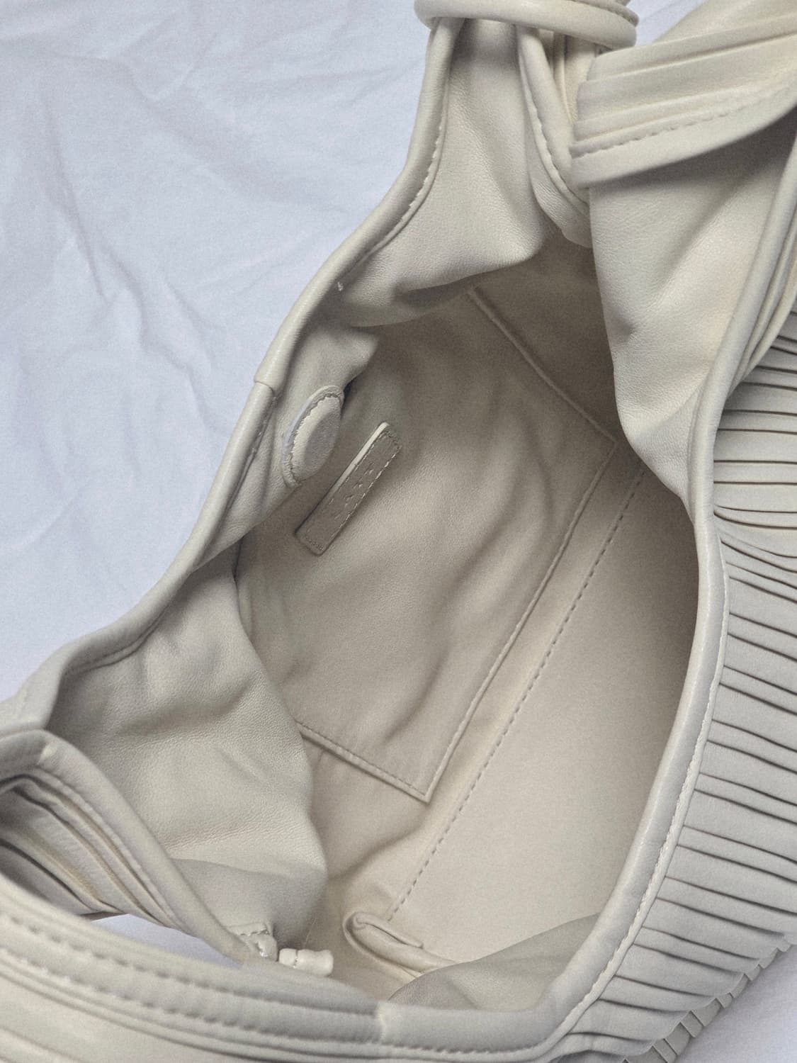 (한섬) LATT 모르 플리츠 토드백 새제품 상품이미지5