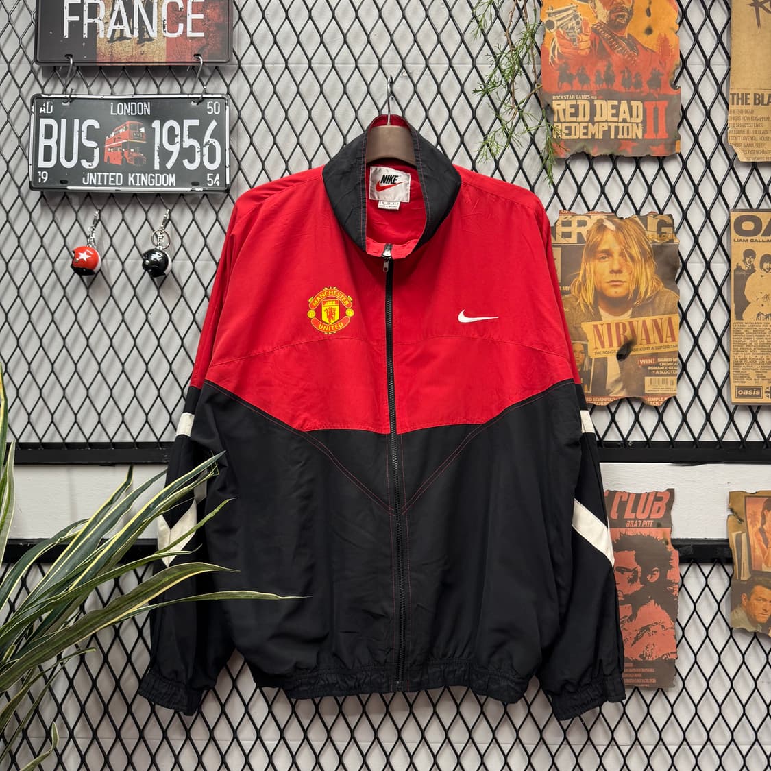 00s 나이키 올드스쿨 바람막이 맨체스터 유나이티드 로고 레드 블랙 상품이미지1