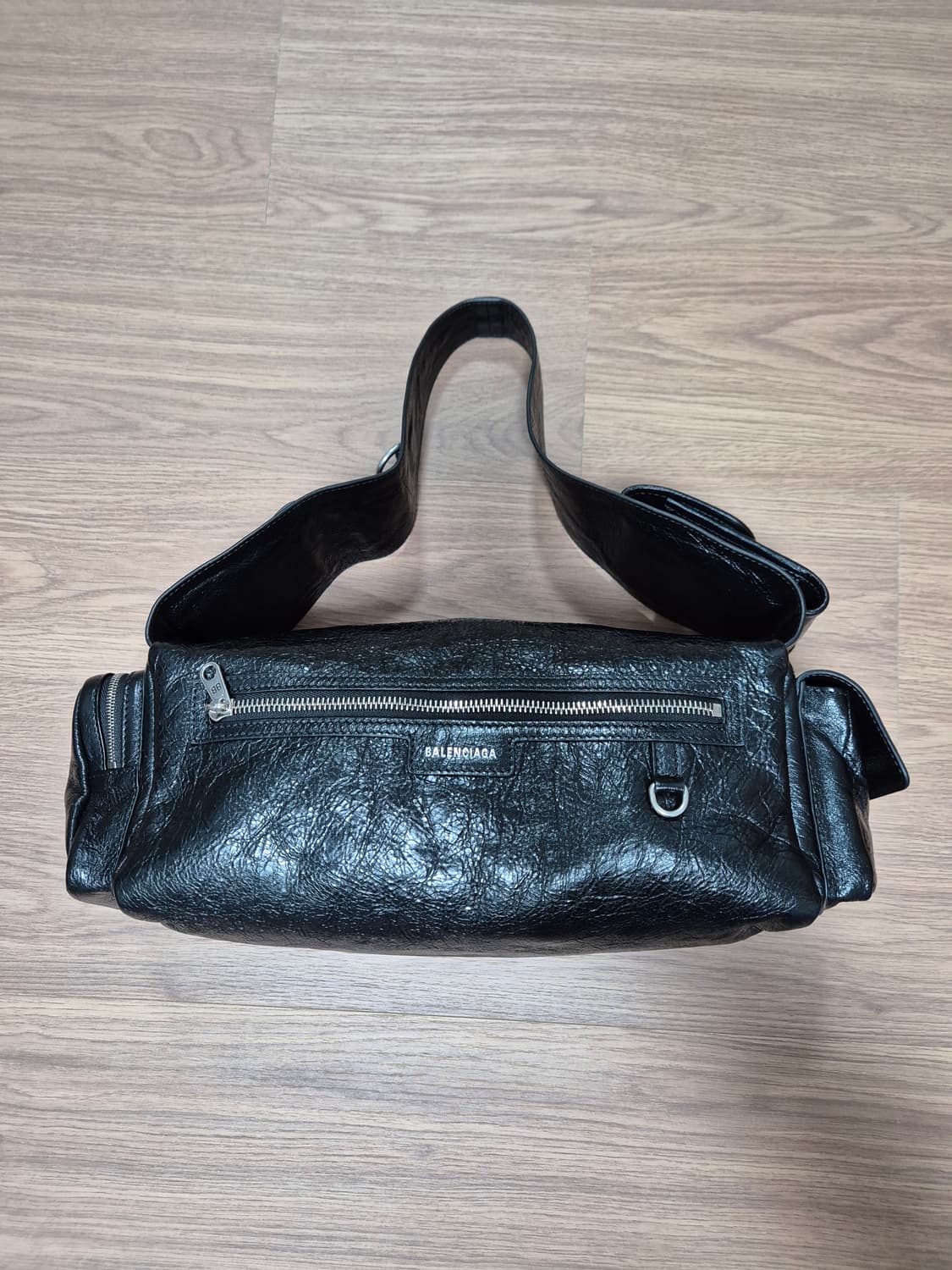 발렌시아가 슈퍼비지 수퍼비지 스몰 슬링백 블랙 상품이미지5