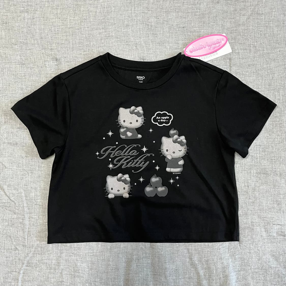스파오 산리오 헬로키티 캐릭터즈 블랙 레터링 크롭 반팔티 새상품 상품이미지2