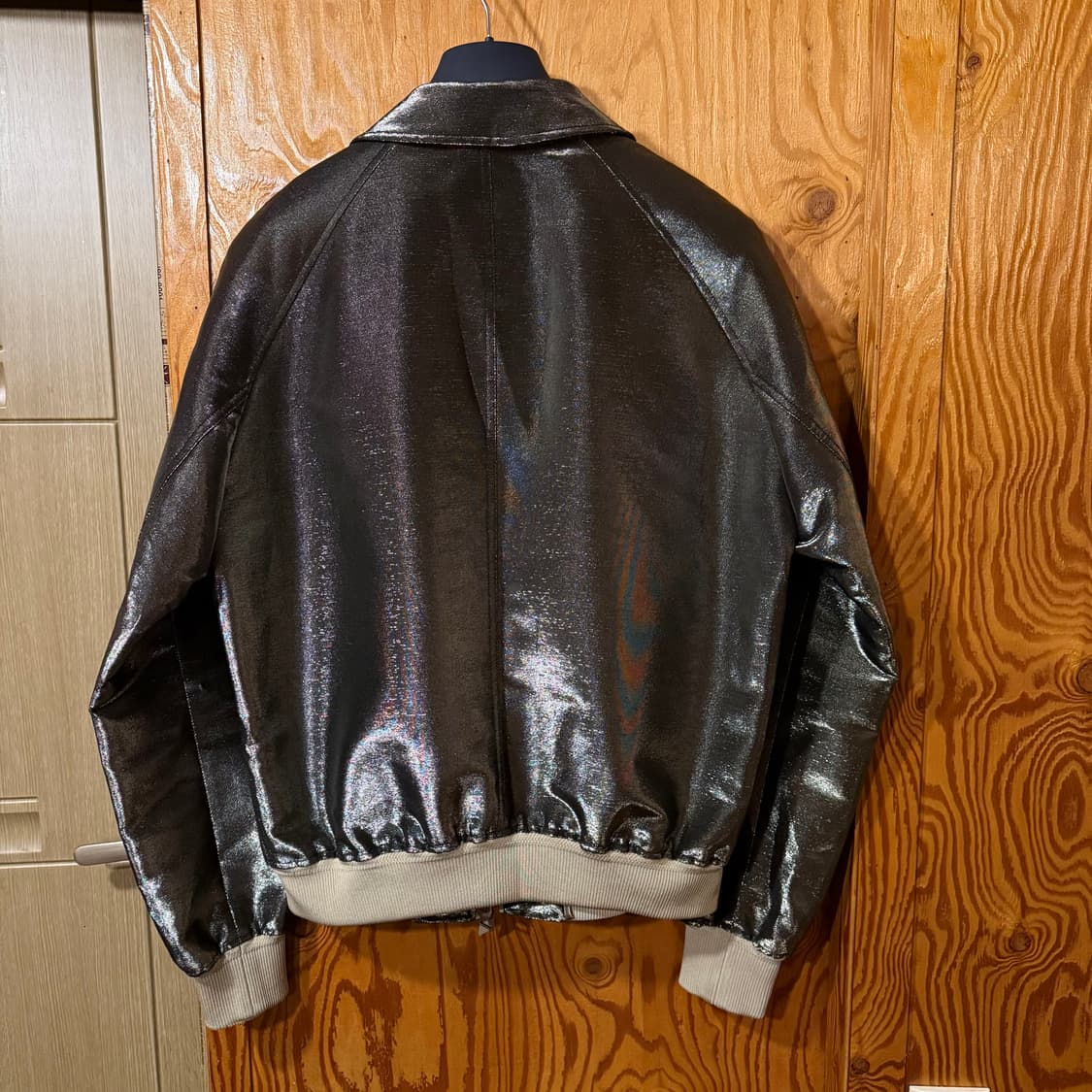 톰포드 메탈릭 봄버 자켓 판매 합니다. 상품이미지10