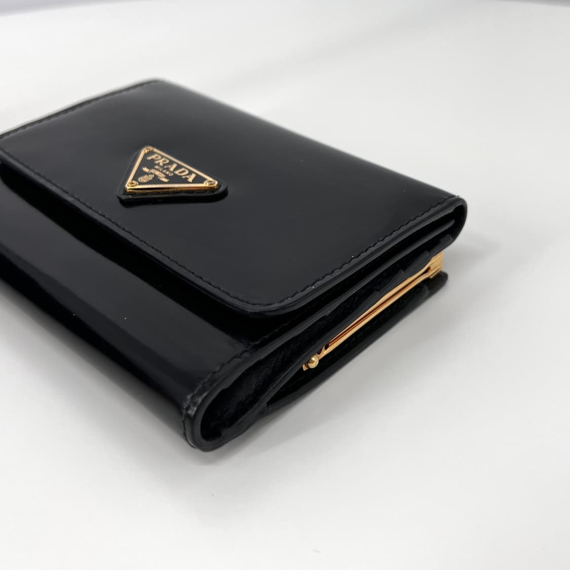 프라다 브러시드 삼각로고 중지갑 블랙 상품이미지6