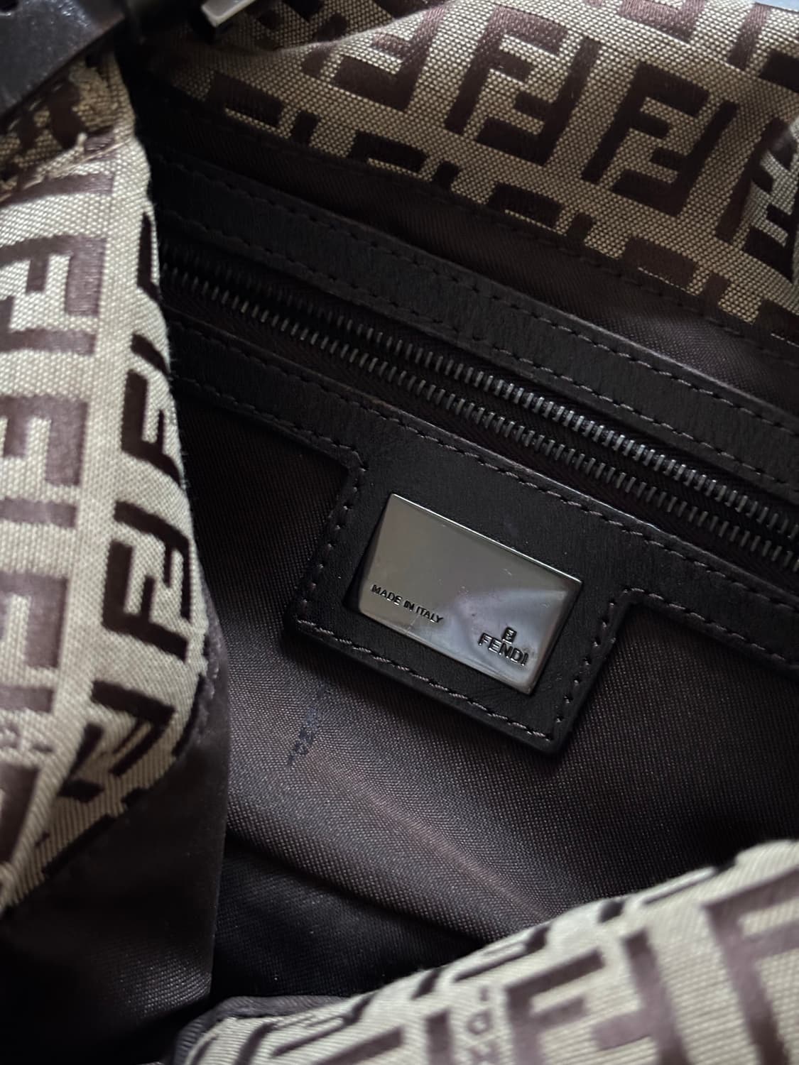 Fendi 펜디 FF 로고 블랙 버클 미니 숄더백 상품이미지7