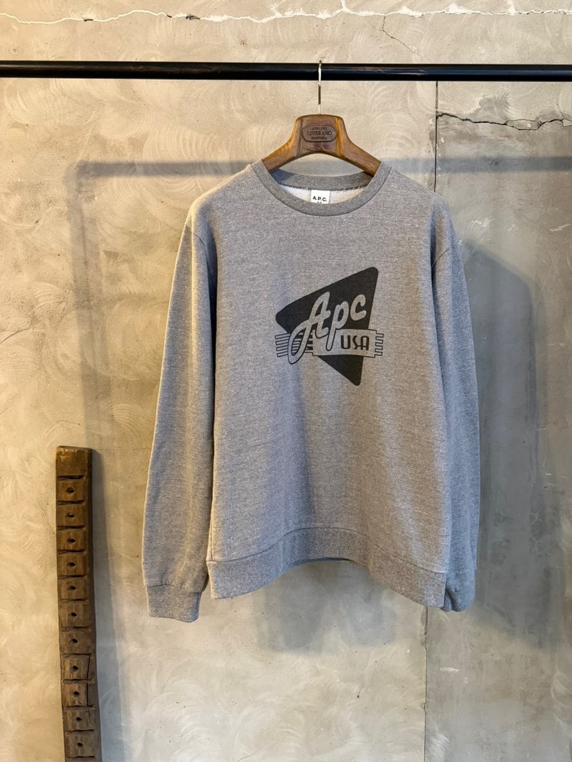 아페쎄 그래픽 맨투맨 100 상품이미지1