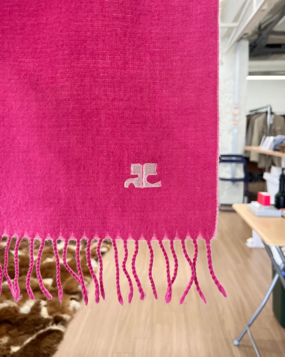 꾸레쥬 핑크 로고 스카프 상품이미지5