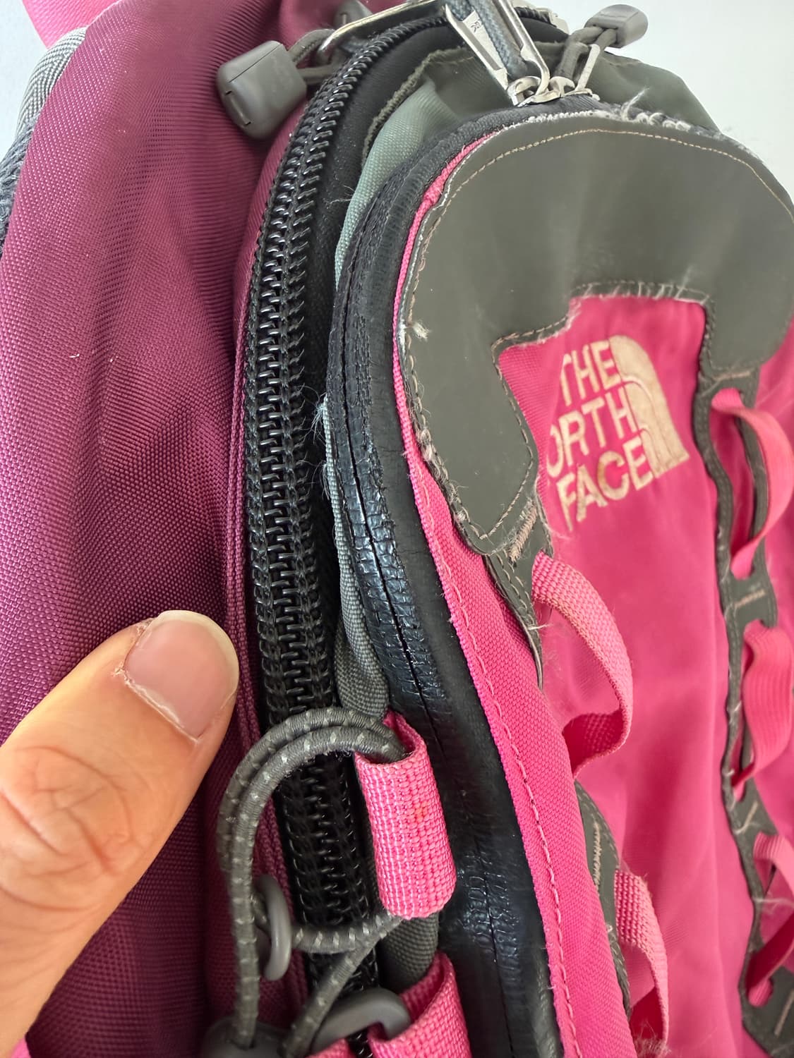 노스페이스(THE NORTH FACE) 핑크 28L 백팩 상품이미지4