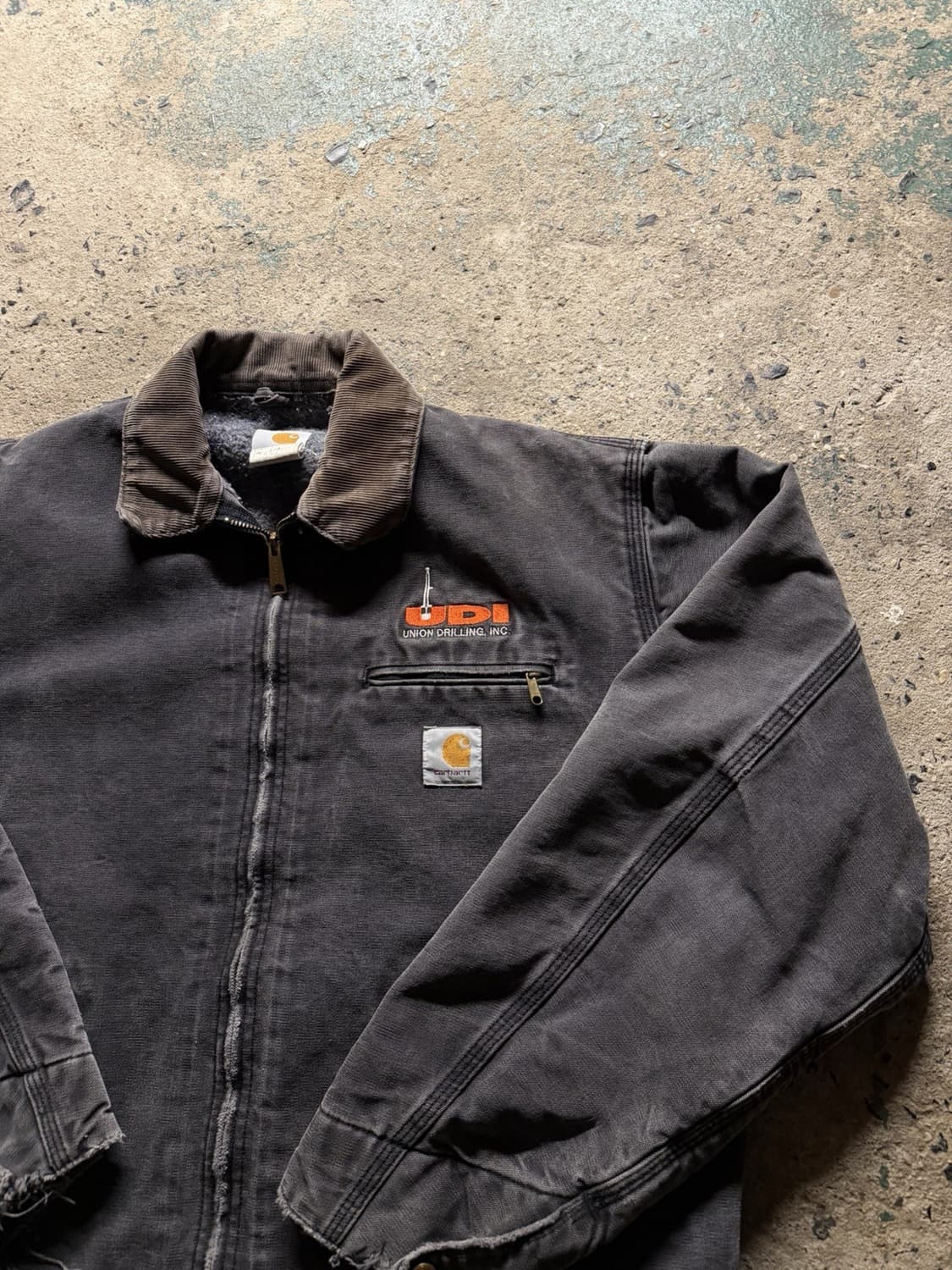 칼하트 J01 커스텀 디트로이트 자켓 블랙 상품이미지2