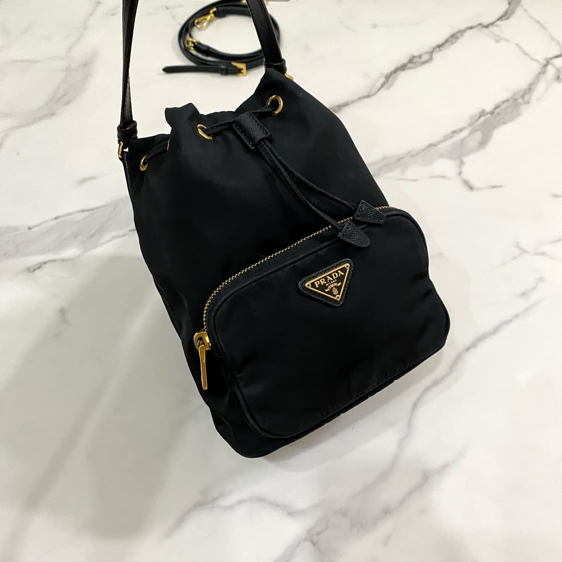 프라다 듀엣 리나일론 삼각로고 버킷백 1BH038 블랙 상품이미지8