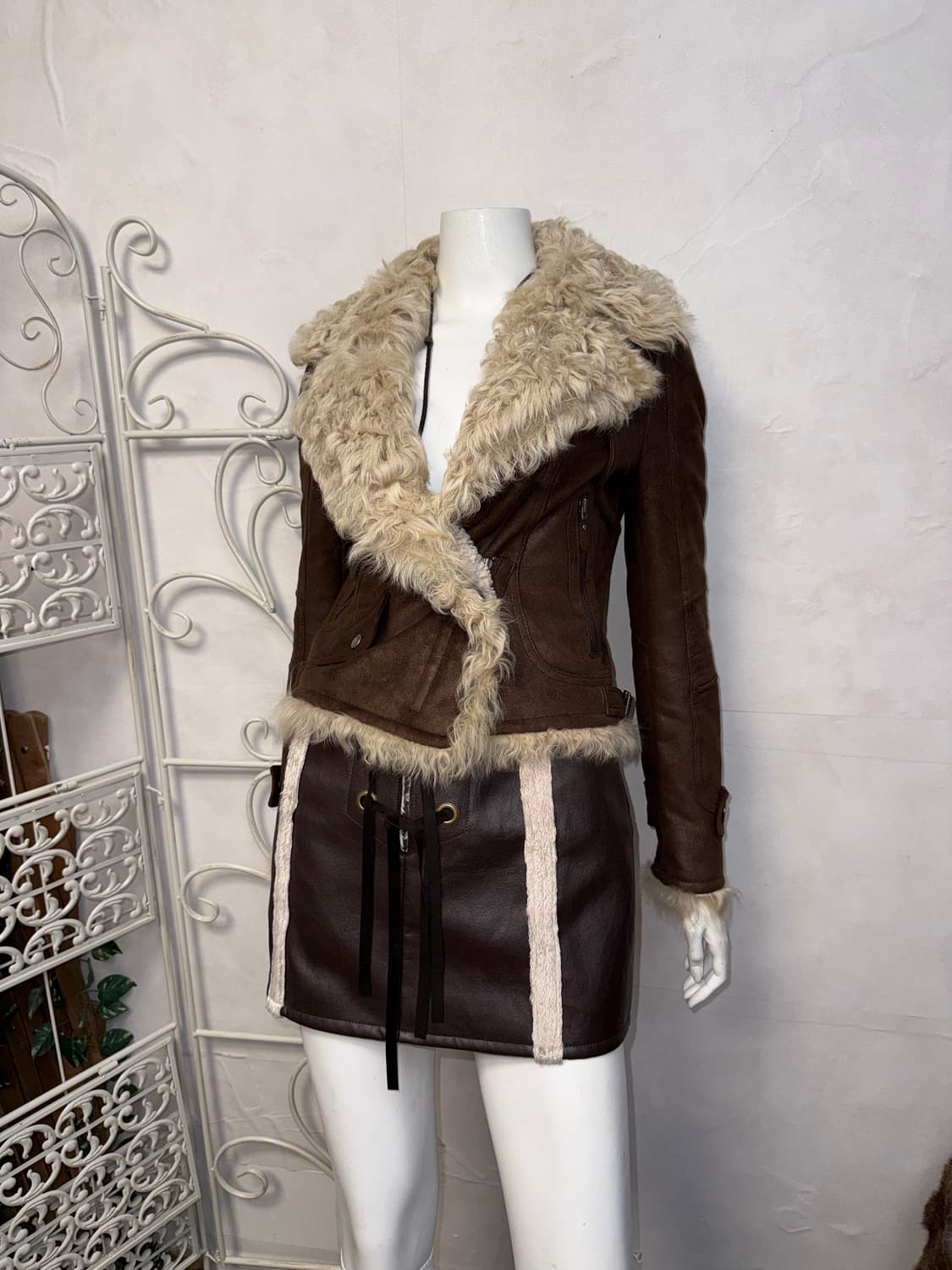 Dark brown lamb fur buckle mustang 상품이미지4