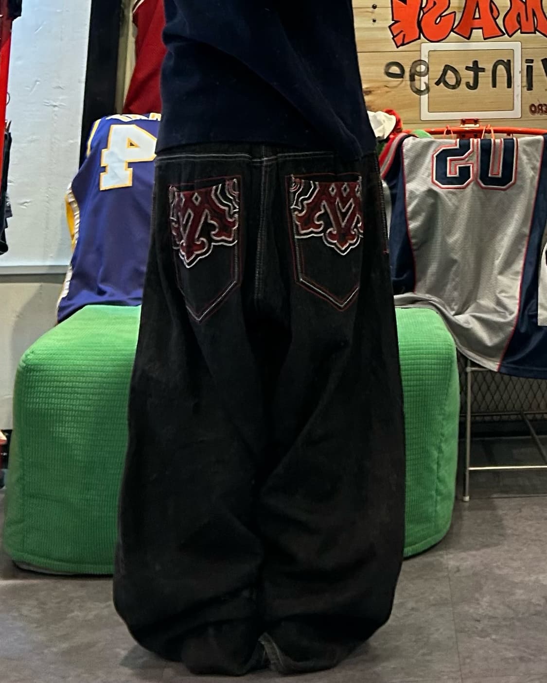 Back pocket detail dark denim 상품이미지1