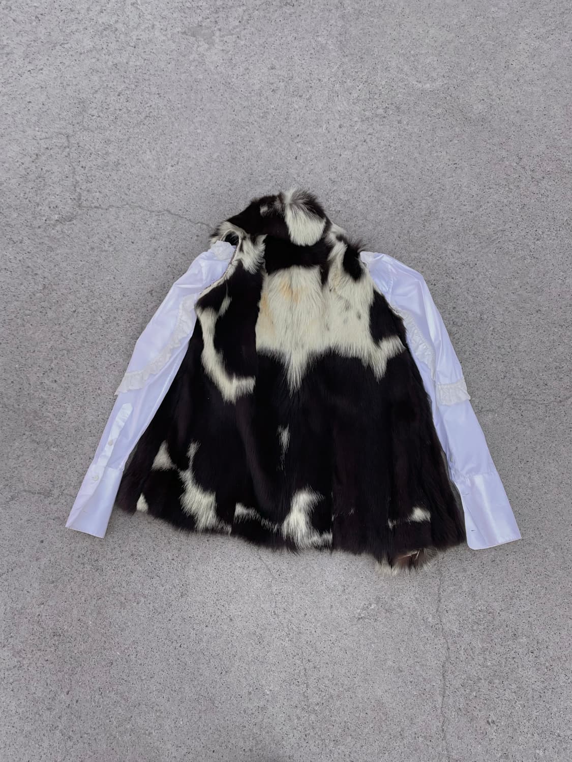 Cowhide print fluffy collar fur vest 상품이미지3