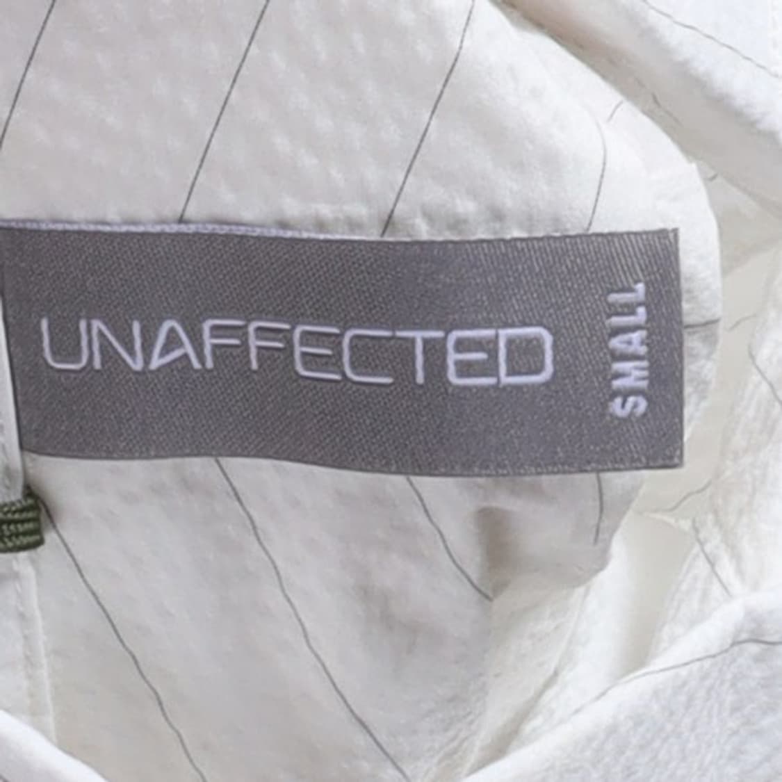 언이펙티드 Unaffected Stripe Poly Shirt 

 상품이미지7