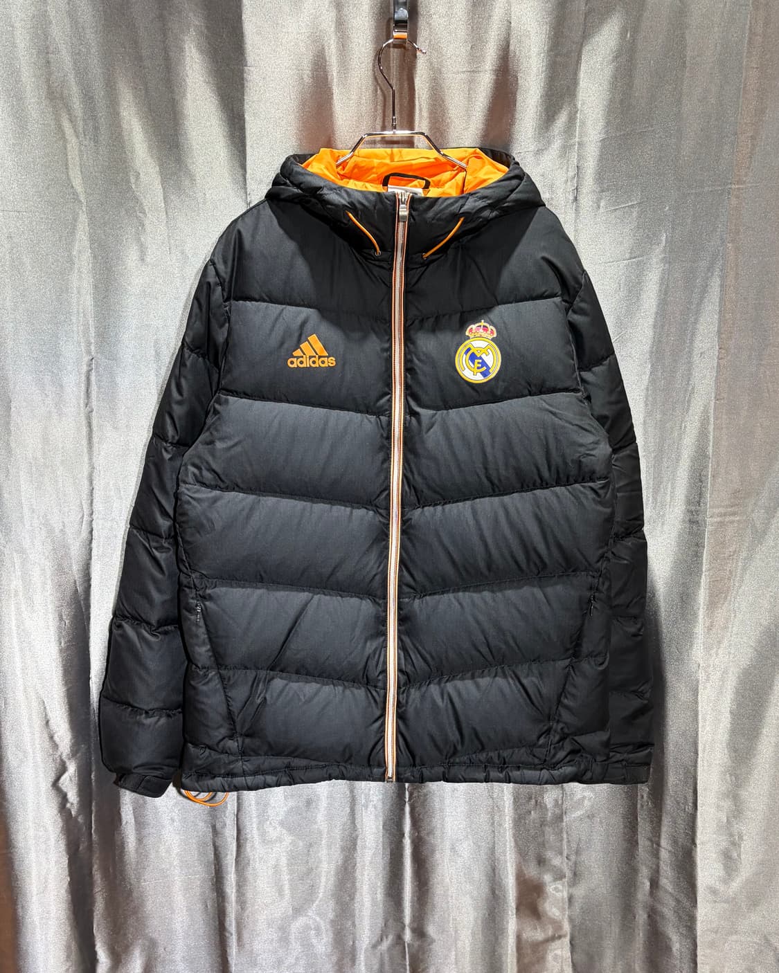 L 아디다스 레알마드리드 삼선로고 블랙 후드 패딩 상품이미지2
