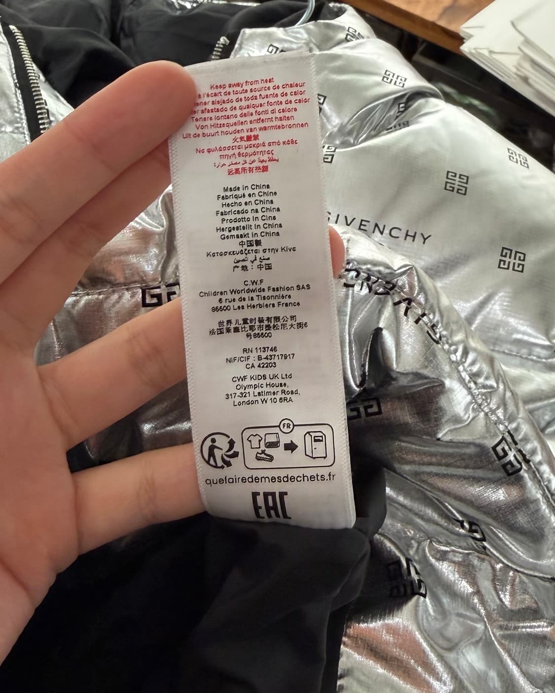 지방시 실버 로고 메탈릭 푸퍼 자켓 상품이미지9