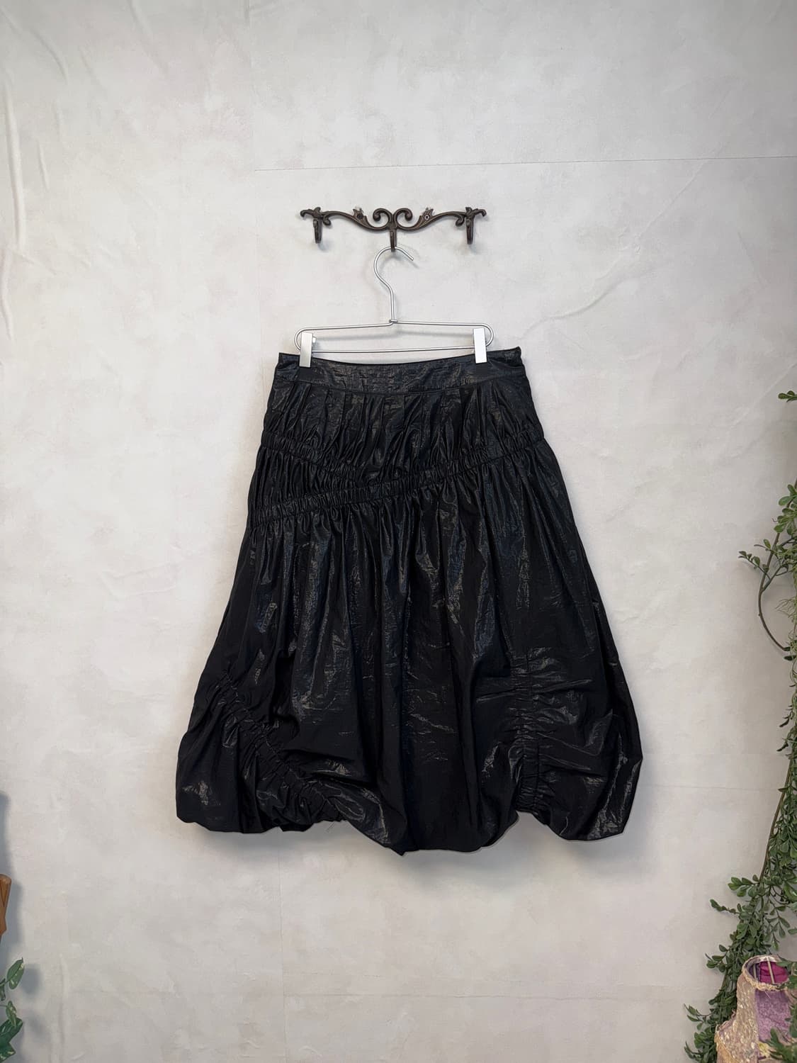 Black satin shirring balloon skirt 상품이미지1