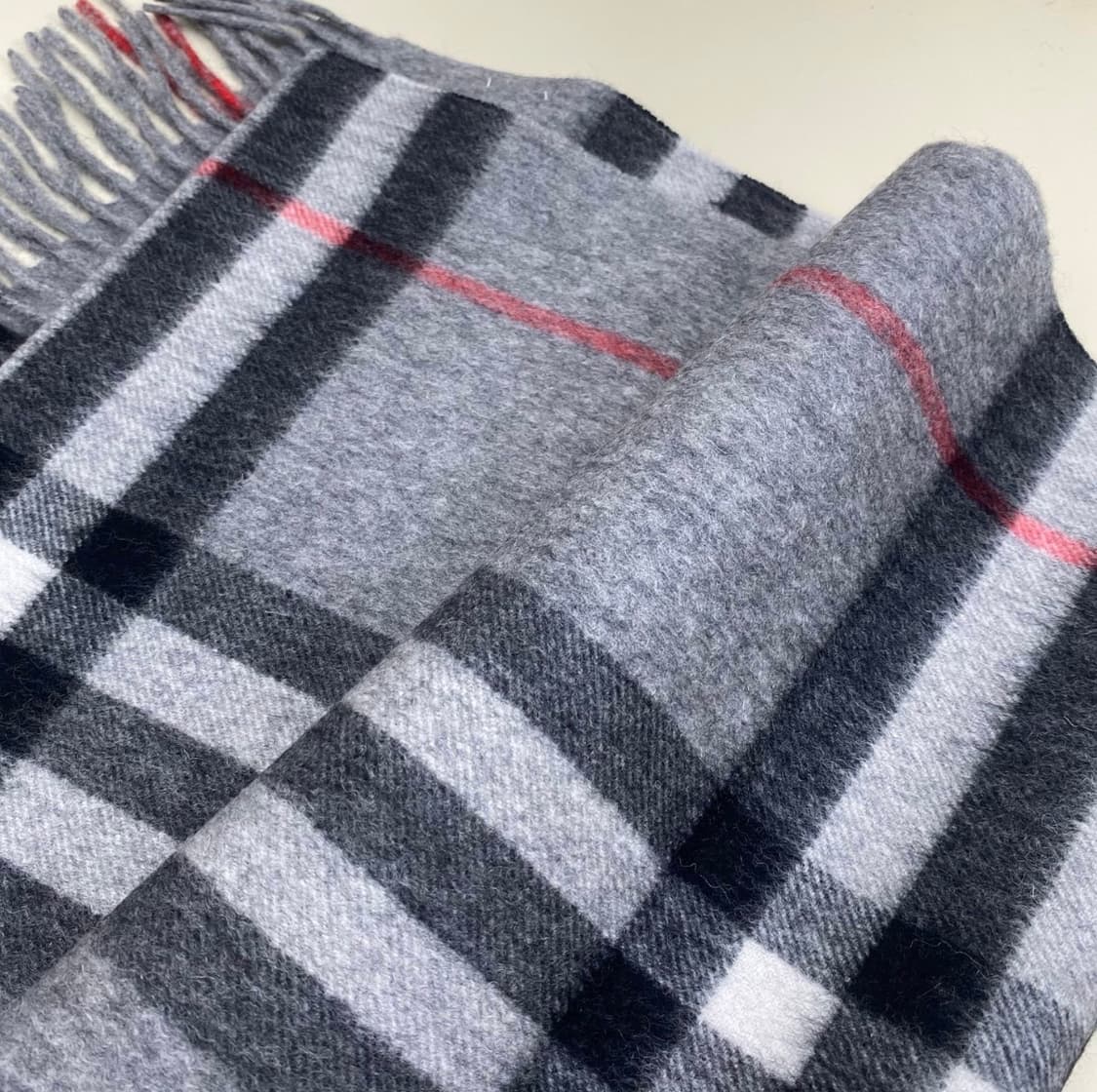 버버리 클래식 체크 캐시미어 머플러 남여공용 정품 상품이미지4