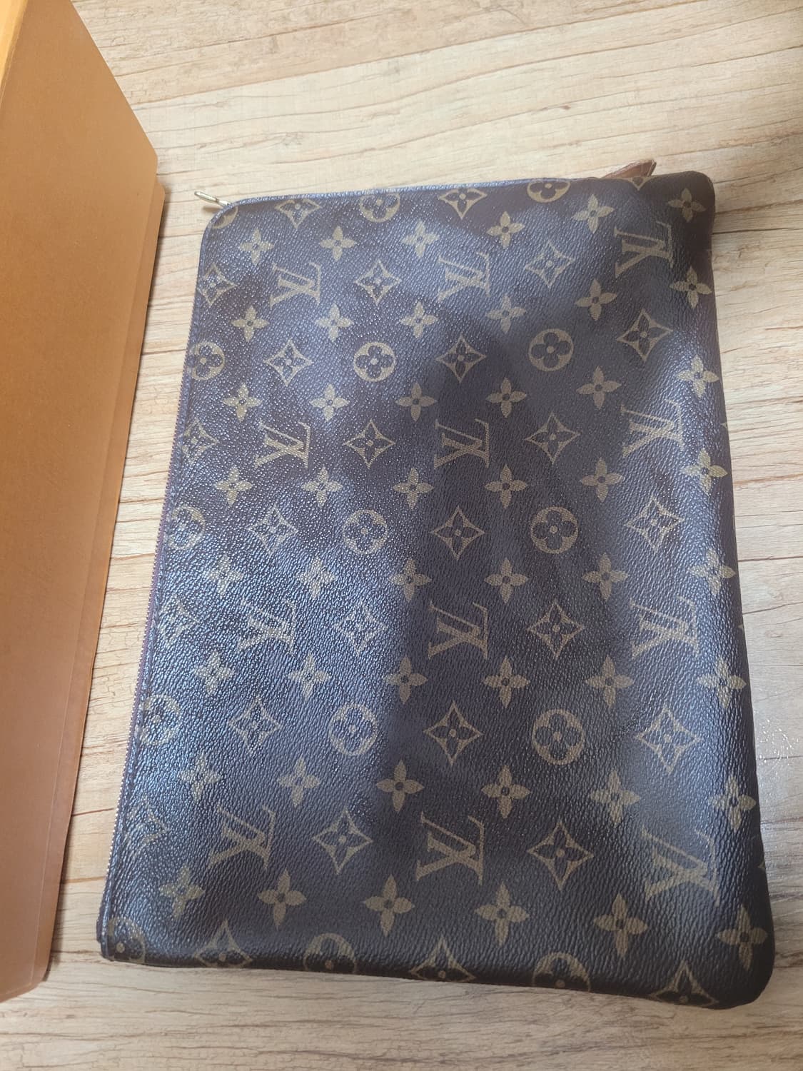 루이비통 에띠 보야쥬 클러치 상품이미지1