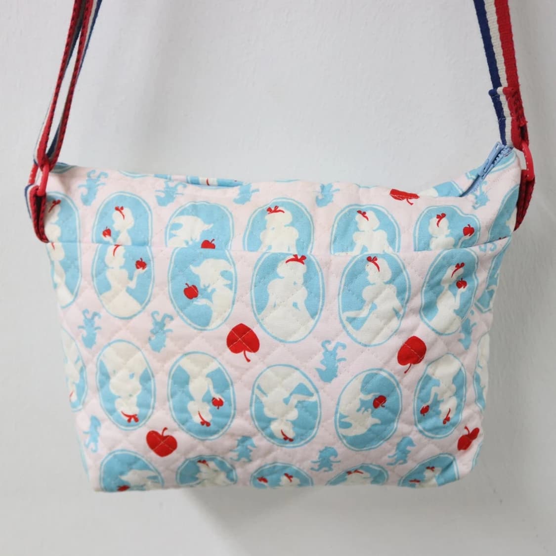 앨리스 퀼팅 크로스 백 63379 상품이미지3