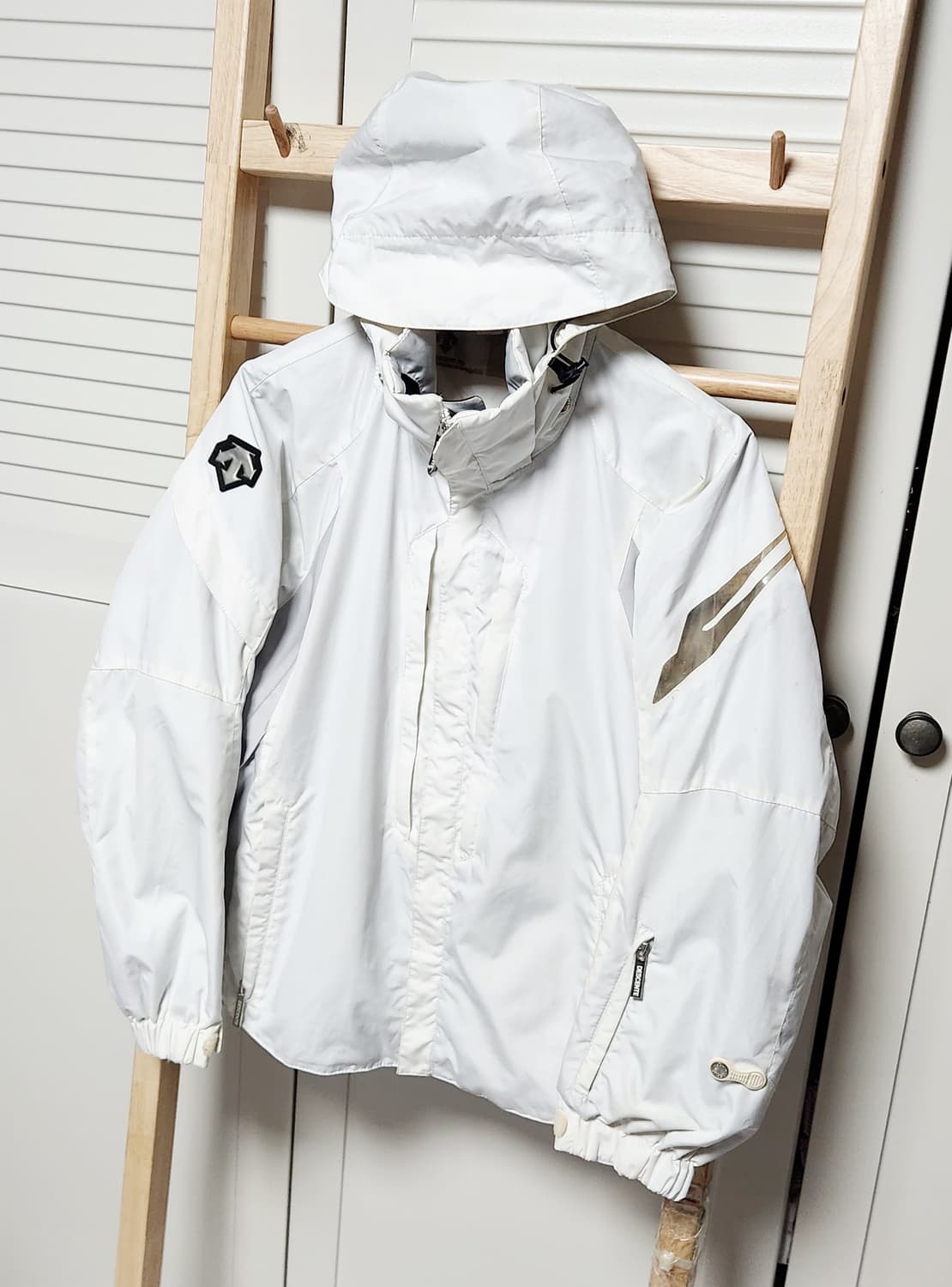 데상트 화이트 점퍼 바람막이 자켓 상품이미지2
