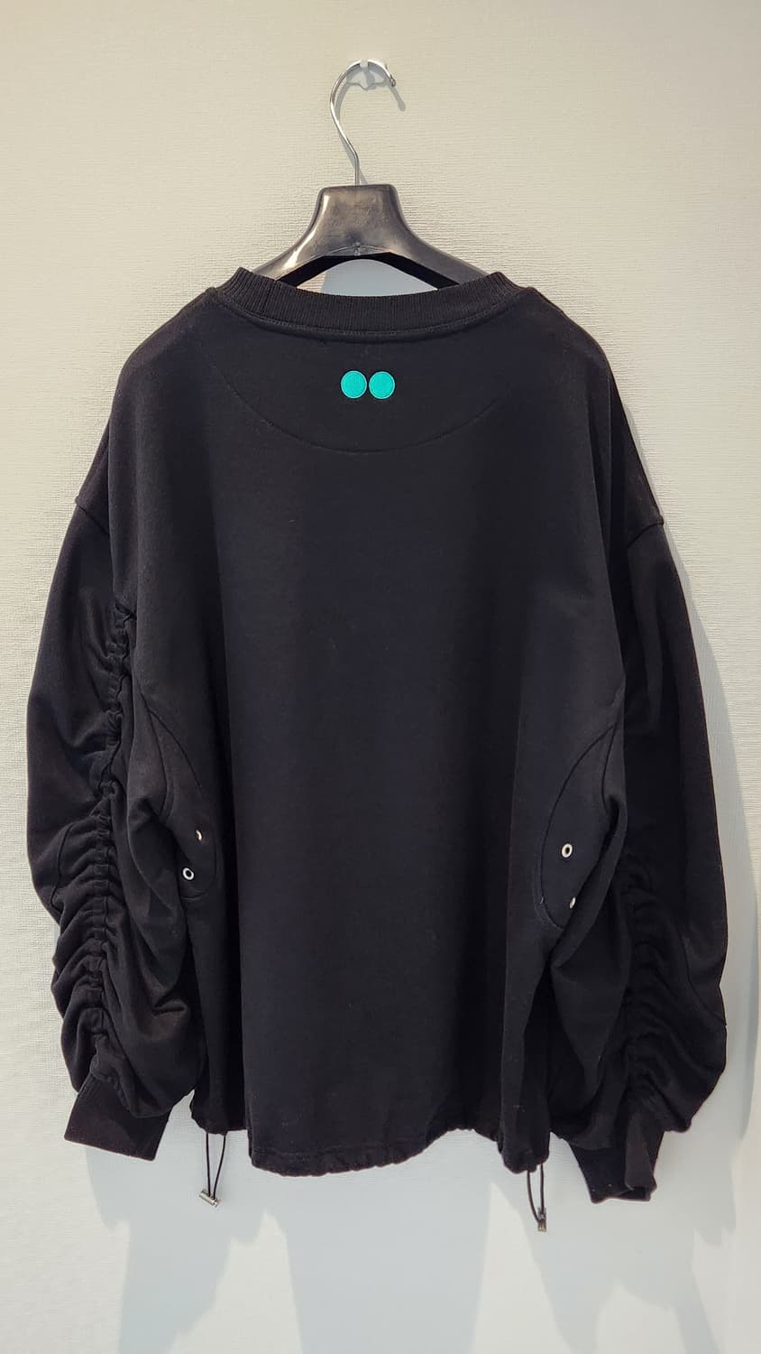 송지오 옴므 23ss 자수 맨투맨 상품이미지2