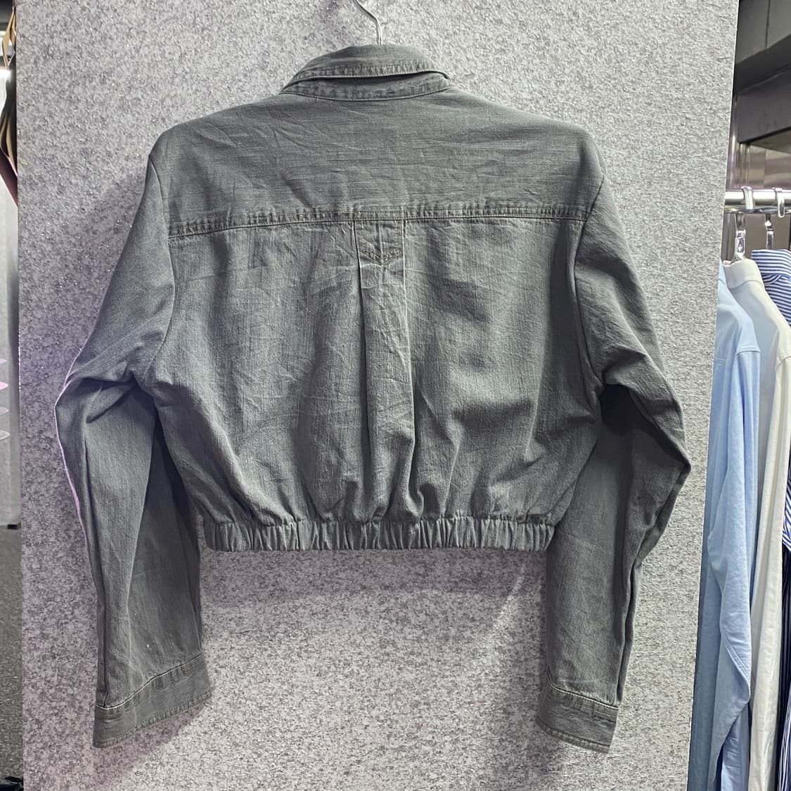 칼하트 로고 리메이크 크롭 셔츠 B3191 상품이미지3