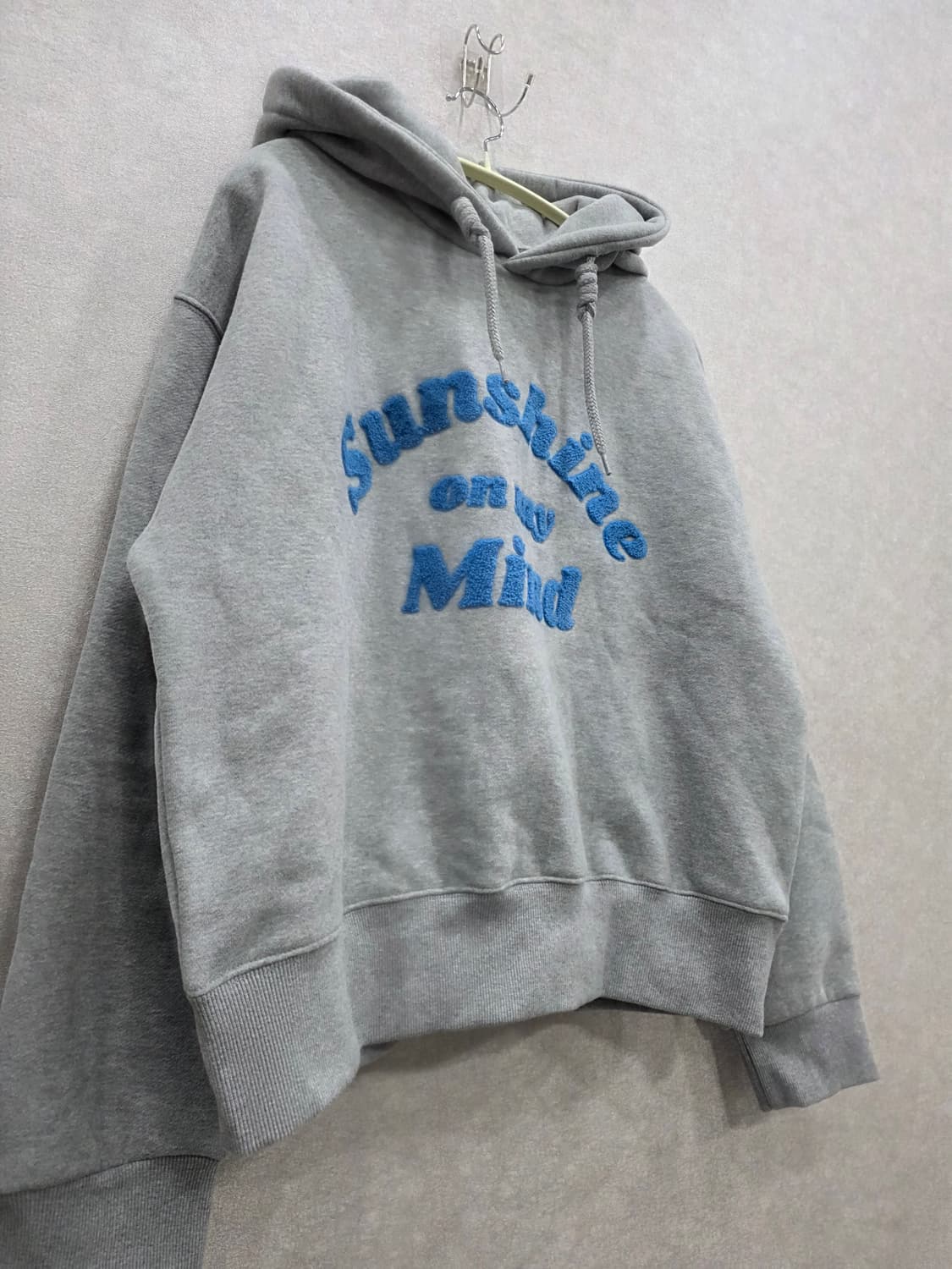 레터링 자수 크롭 후드티 상품이미지2