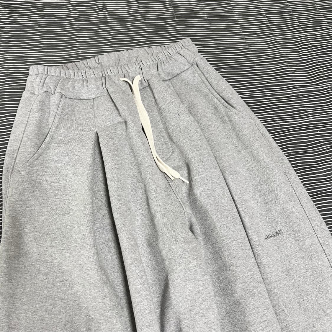 앵글런 Valley Tuck Sweat Balloon Pants 상품이미지4