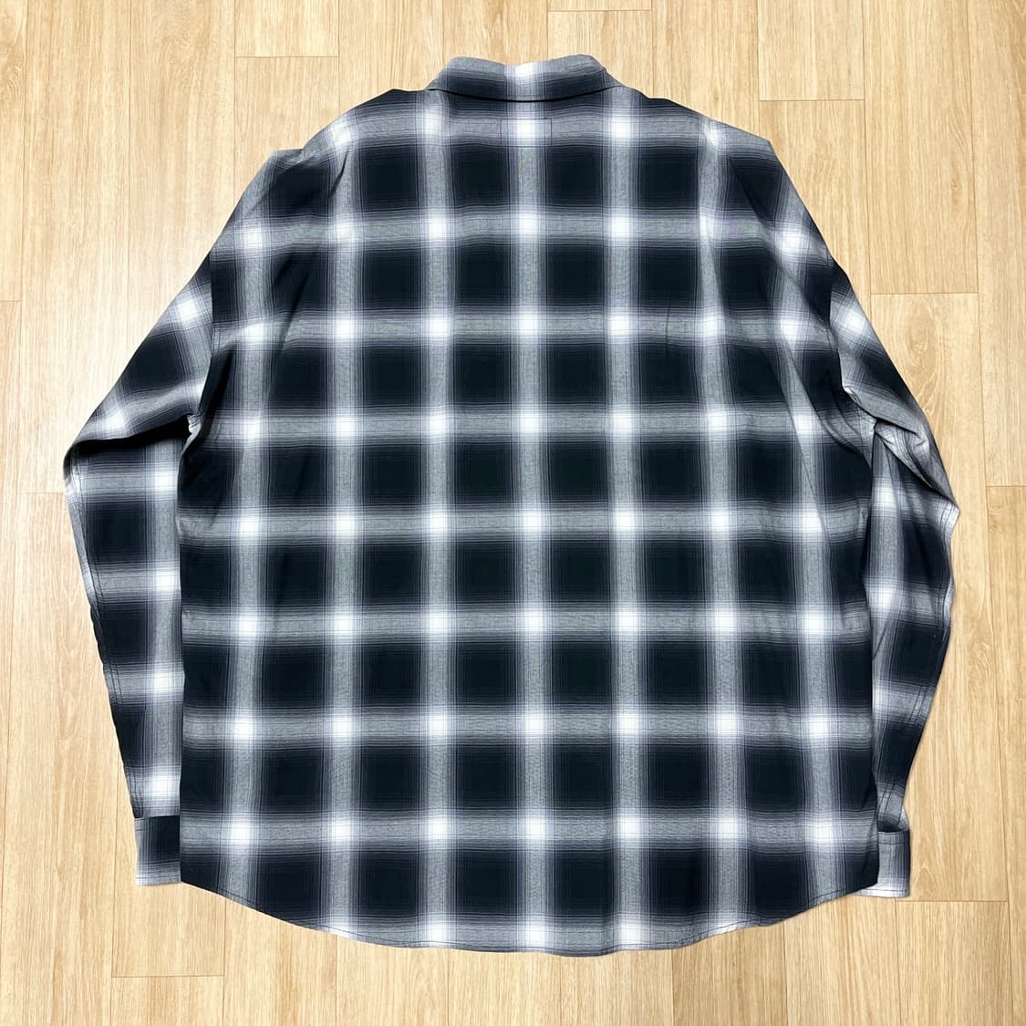 어나더오피스 옴브레 체크 셔츠 블랙 상품이미지7