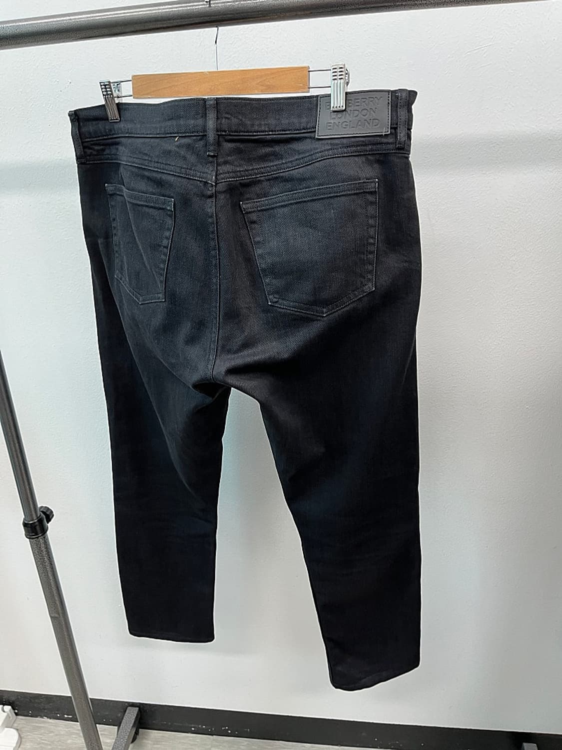 37) 버버리 신형 스판 블랙진  상품이미지5