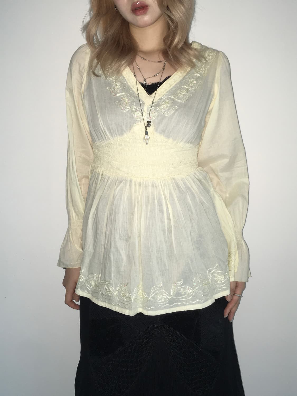 Vintage ivory handwork shirring blouse 상품이미지3
