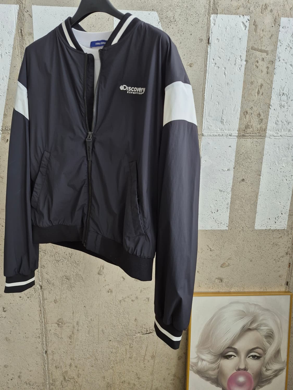 2024)디스커버리 블랙/화이트 봄버 자켓 상품이미지3
