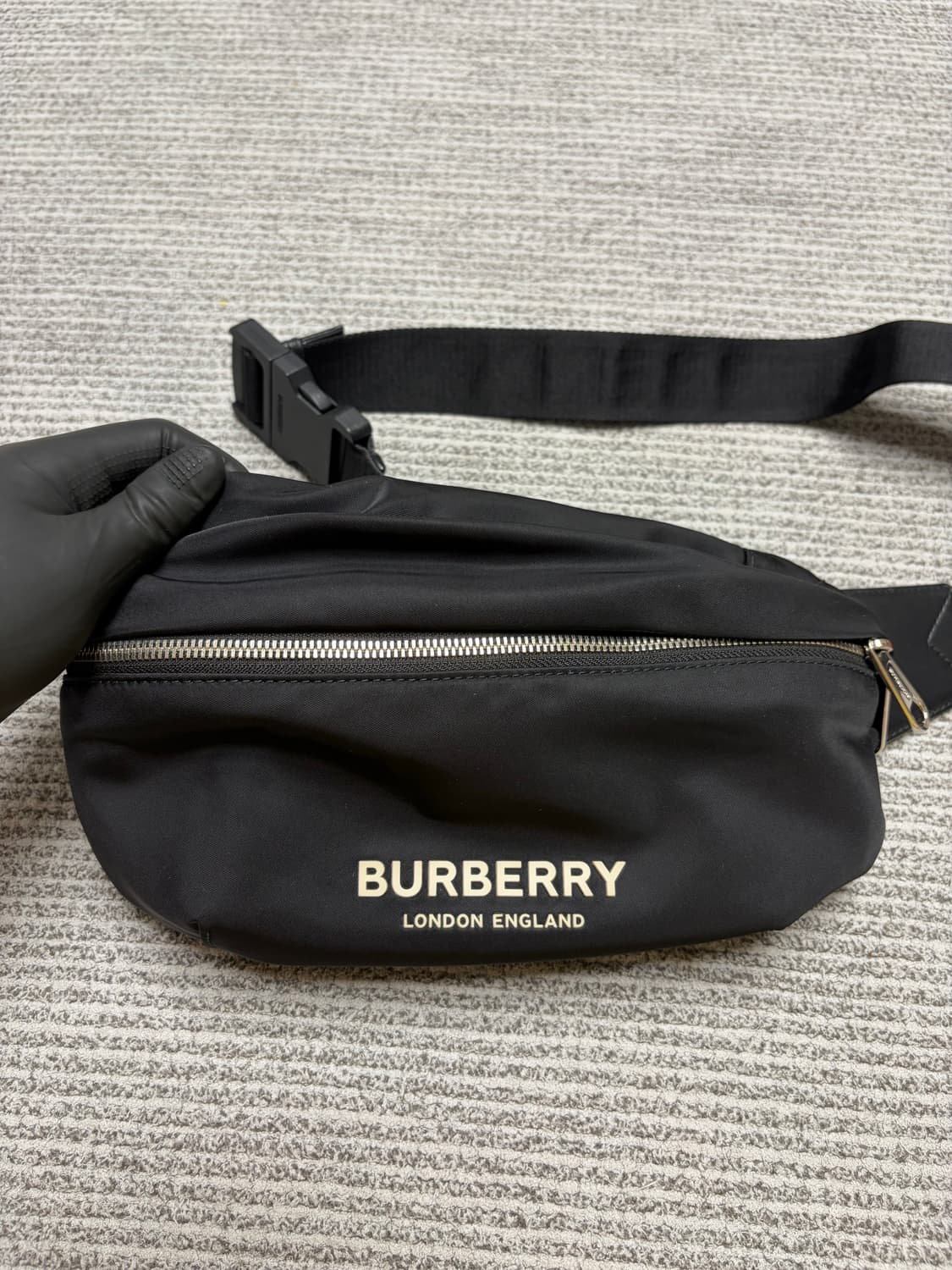 (상태최상) 버버리 블랙 힙색 벨트백 상품이미지2