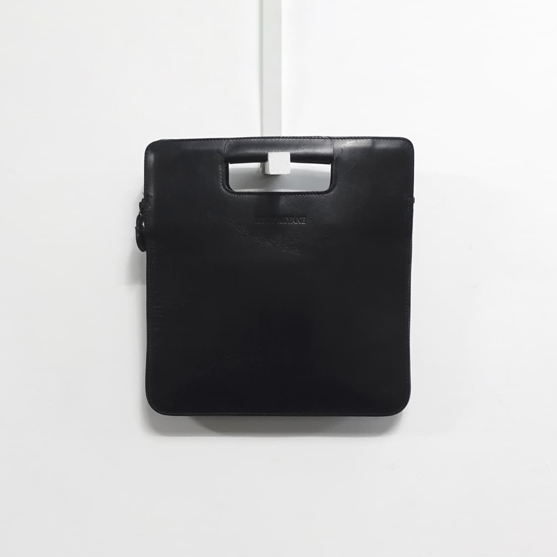 ISSEYMIYAKE 오리가미 확장 변형 파우치 핸들 레더 숄더백  상품이미지5