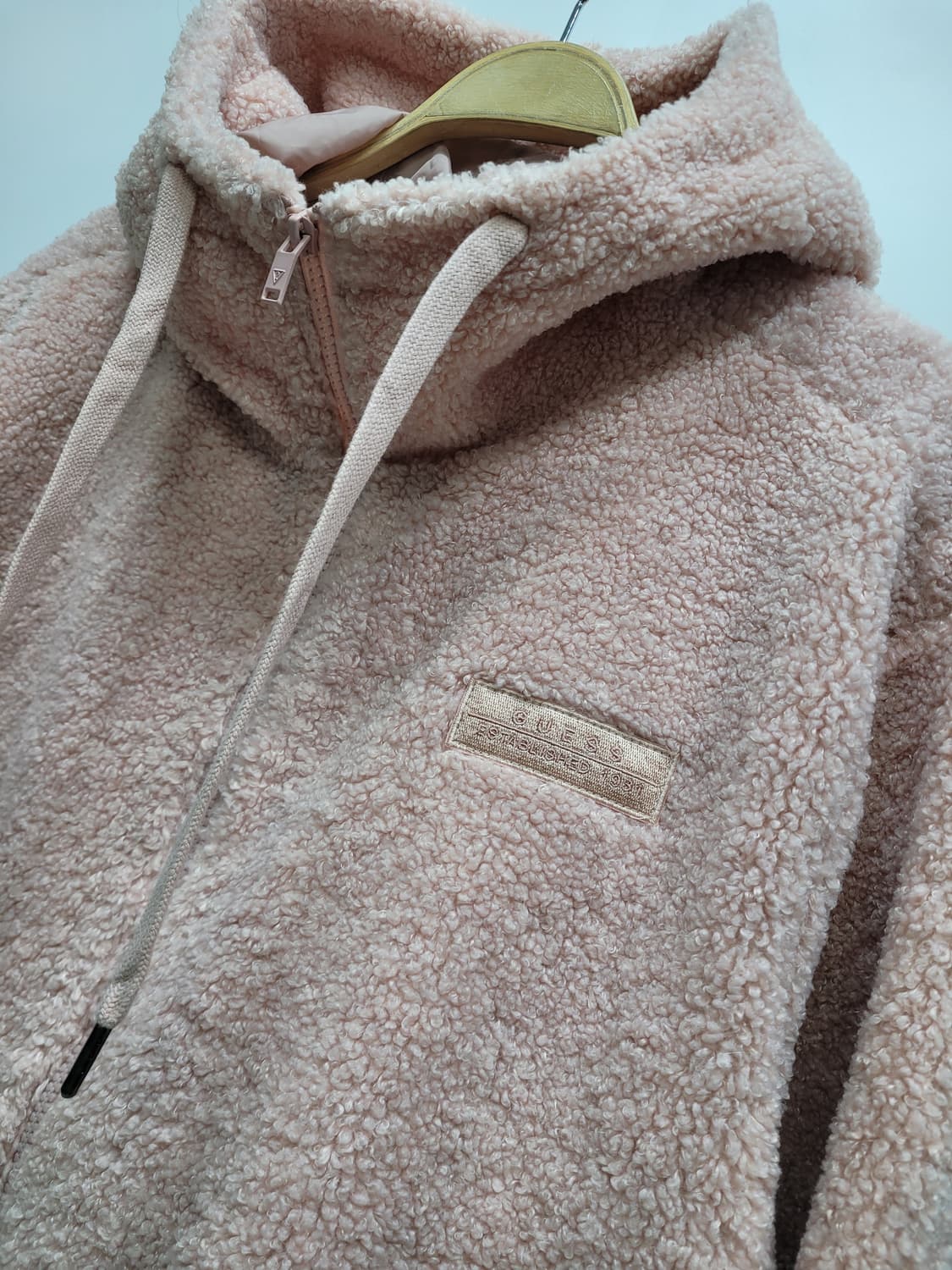 GUESS 21FW 게스 플리스 후드 집업 자켓 / 남 L 라이트핑크
 상품이미지4