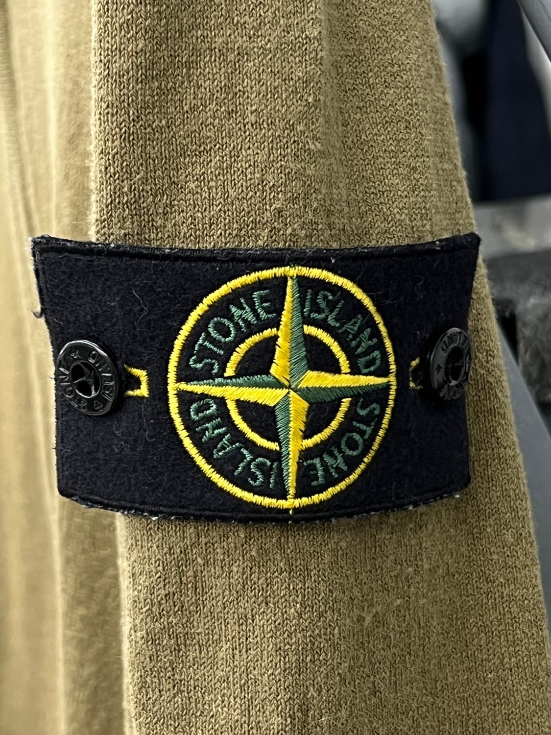 스톤아일랜드 와펜 올리브카키 니트 집업 상품이미지5