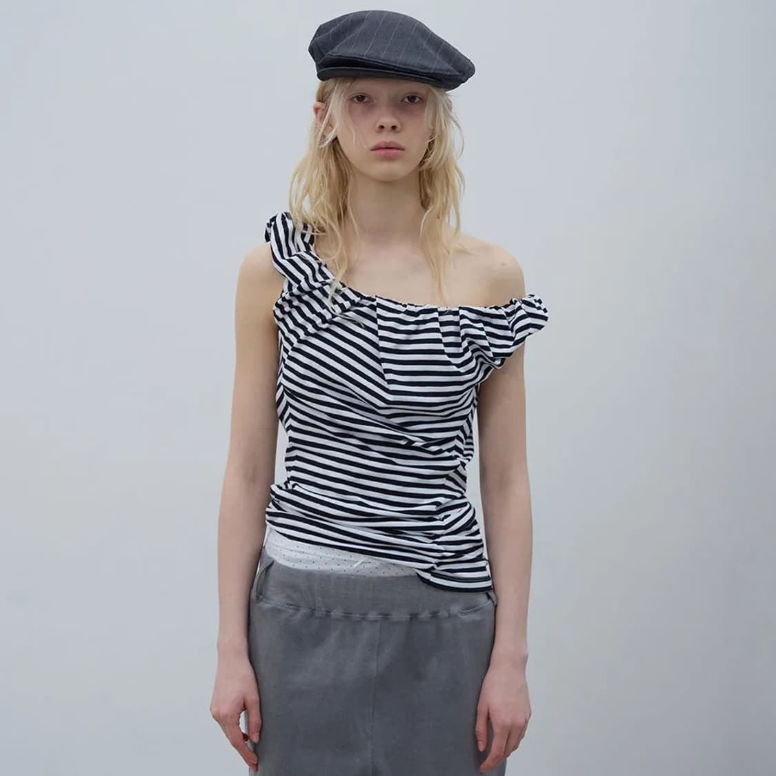STRIPE OFF SHOULDER TOP(BLAK) 상품이미지1