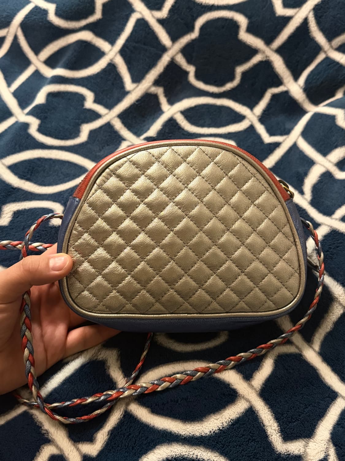 구찌 퀼팅 라미네이트 가죽 숄더백 미니 상품이미지2