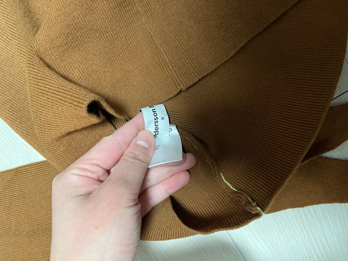 앤더슨벨 원 숄더 니트 s 상품이미지4