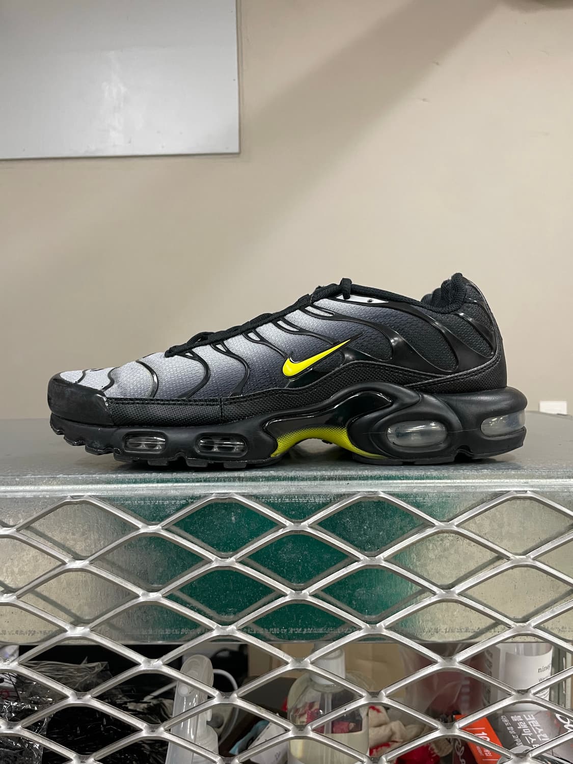 나이키 에어맥스 플러스 블랙 울프 그레이 280 상품이미지1