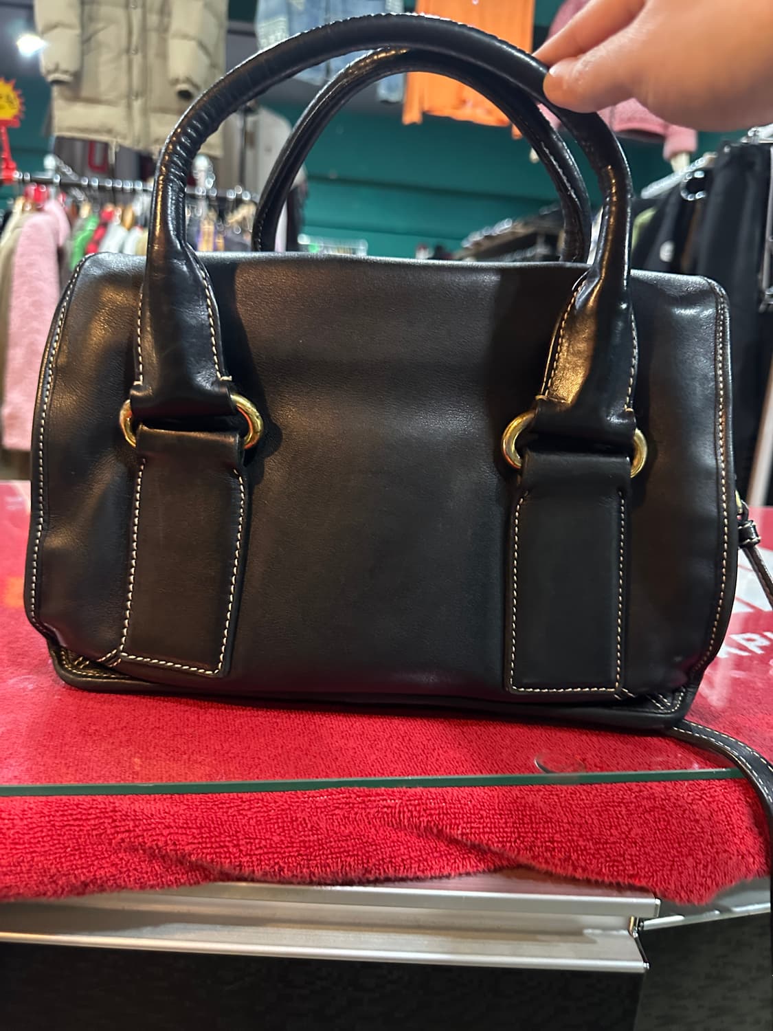 프라다 탑핸들 가죽 크로스백 상품이미지4