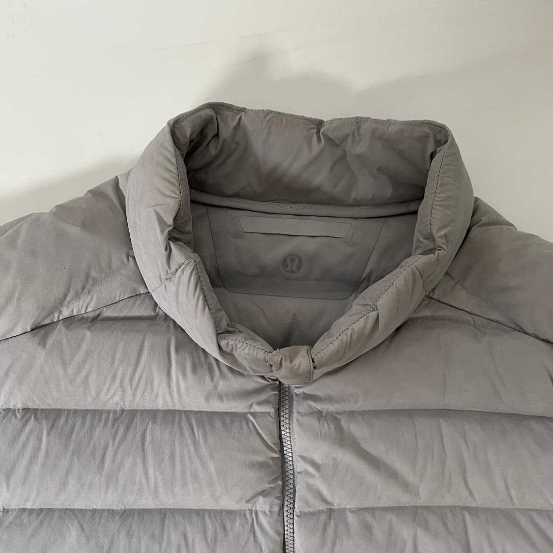 룰루레몬 라이트 그레이 경량 다운 패딩 (on.41)   상품이미지6
